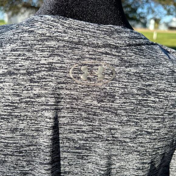 Under Armour athletic loose fit Heat Gear,V-neck women's size M - Picture 6 of 6